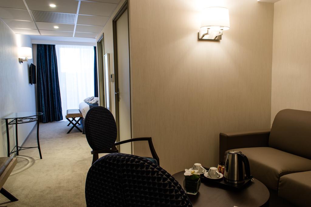 Hotel Le Rive Droite & Spa Lourdes Exteriör bild