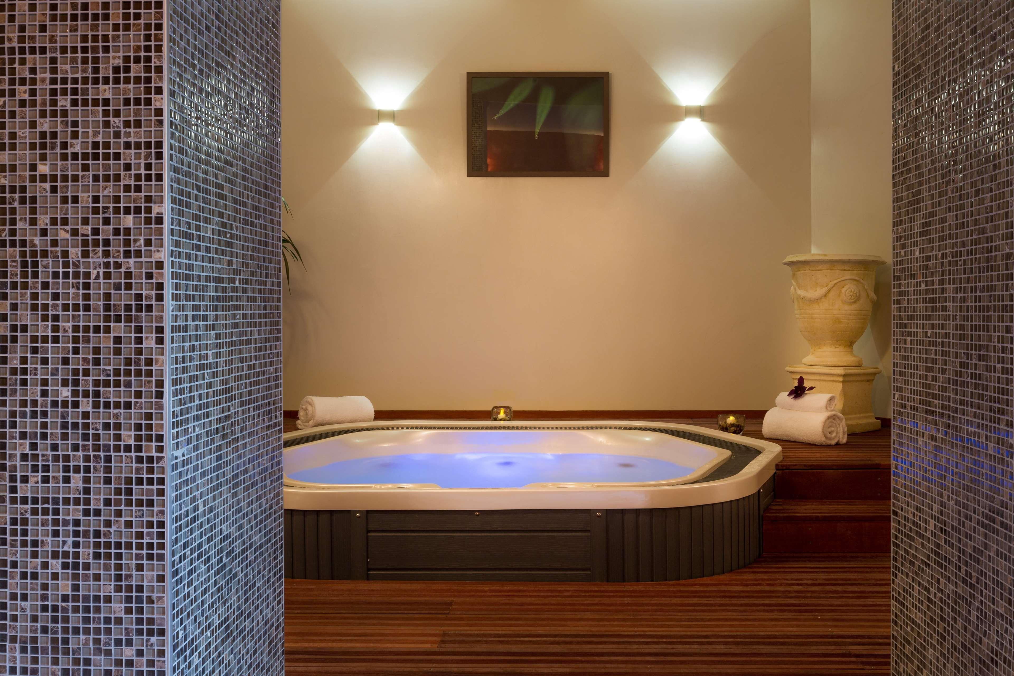 Hotel Le Rive Droite & Spa Lourdes Exteriör bild